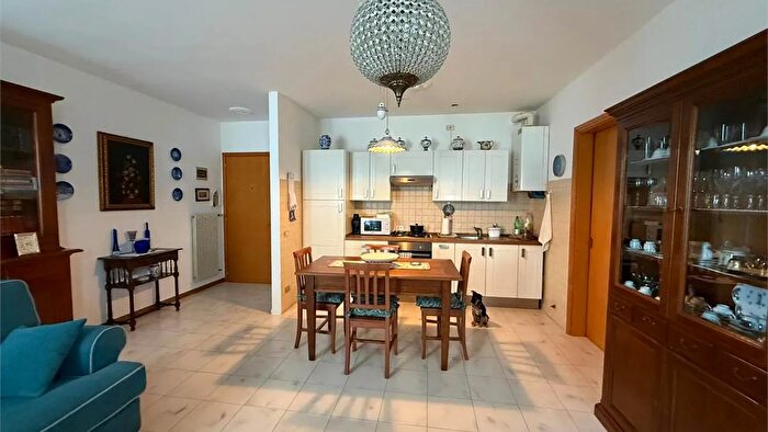 Appartamento quadrilocale in vendita in Montebelluna Via Roma, Montebelluna