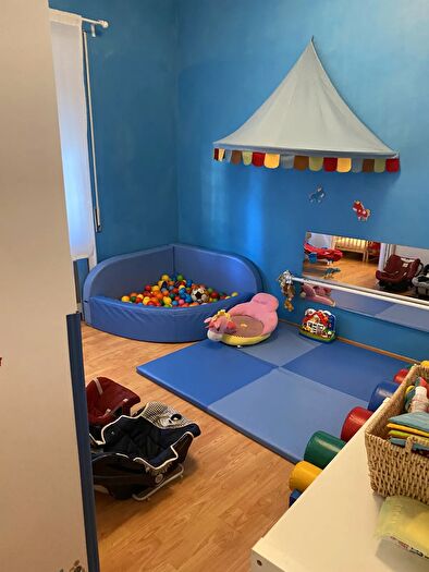 Appartamento quadrilocale in vendita in Via San Godenzo, Roma