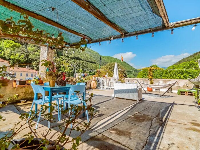 Appartamento con 5 locali in vendita in Via Giovanni Nicotera, Finale Ligure