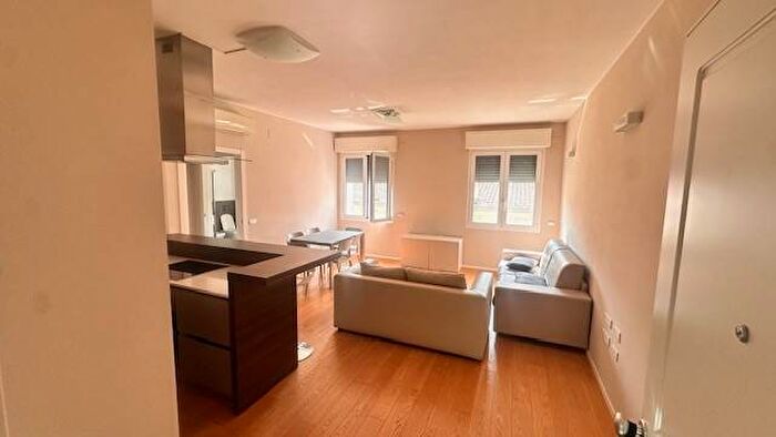 Appartamento bilocale in affitto in Via Modonella, Centro Storico, Modena