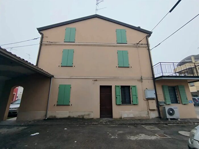 Casa con 7 locali in vendita in Via Bruino, Medolla