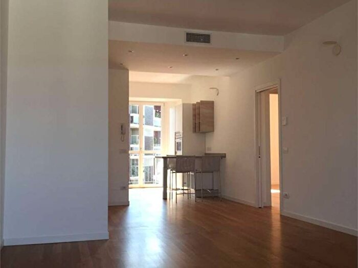 Appartamento trilocale in affitto in via Eustachi, Morgagni, Milano