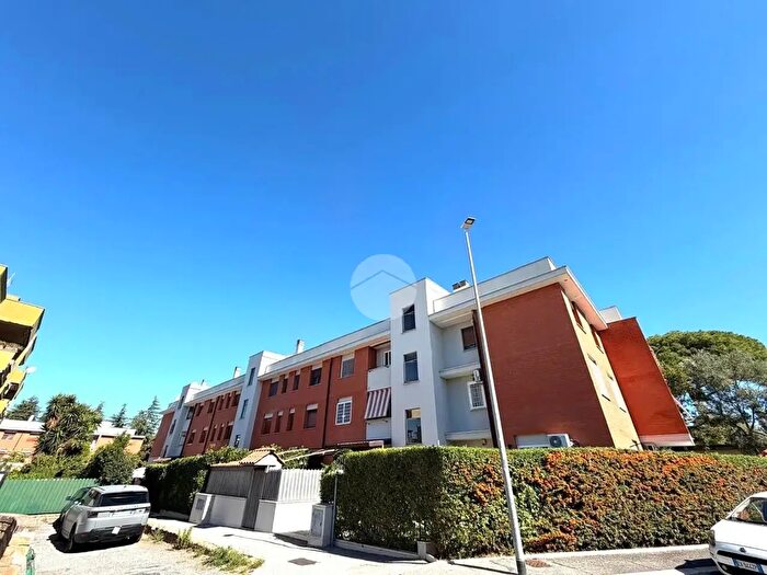 Appartamento trilocale in vendita in Via Padre Elia Carosi, Roma