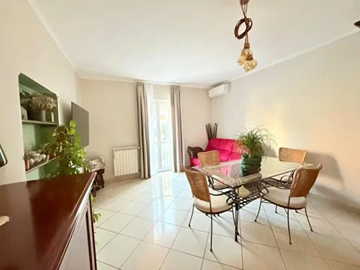 Appartamento trilocale in vendita in Via Giorgio Spaccarelli, Roma