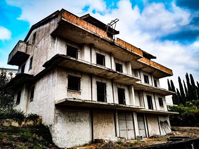 Casa con 15 locali in vendita in Via La Torre, Eboli