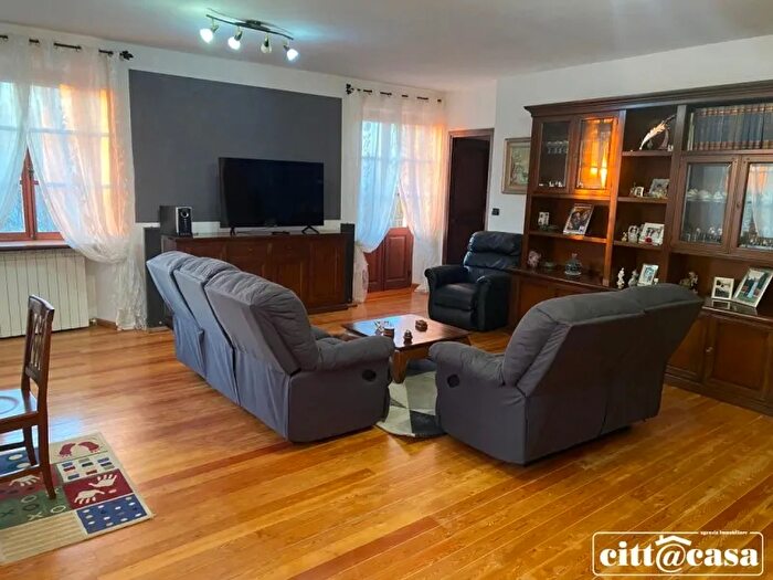 Casa con 11 locali in vendita in Brozolo