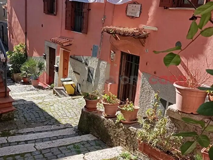 Casa trilocale in vendita in Via del Colle, Riofreddo