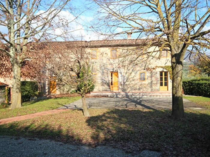 Casa con 10 locali in affitto in Via di Piaggiori, Capannori