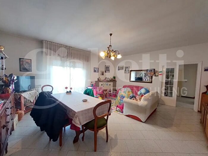 Appartamento con 5 locali in vendita in Via Teramo, Mosciano SantAngelo