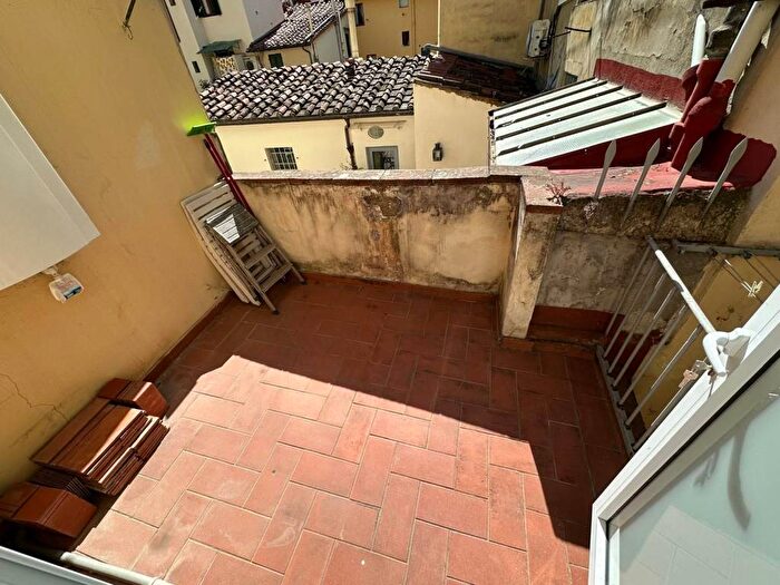 Appartamento trilocale in affitto in Via Palazzuolo, Borgo Ognissanti Il Prato, Firenze