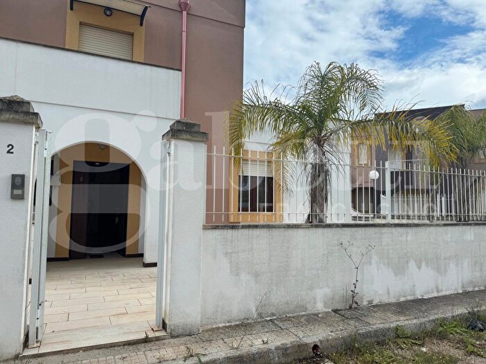 Appartamento trilocale in vendita in Via Vittorio Veneto, Giurdignano