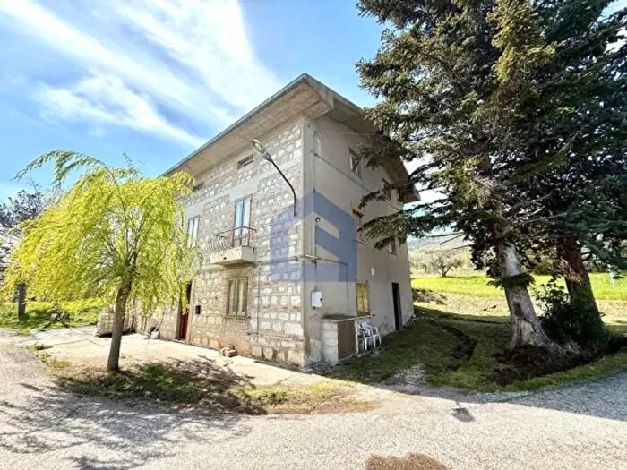 Casa con 5 locali in vendita in Contrada Tutoglio, Pennadomo