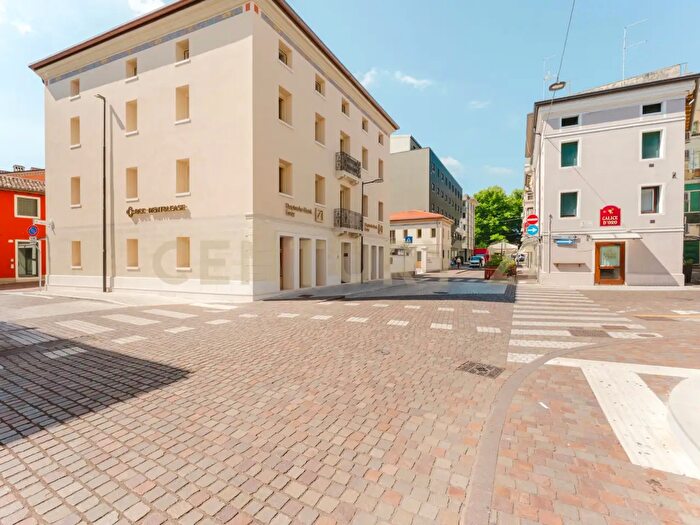 Appartamento con 5 locali in vendita in Via Giuseppe Mazzini, Pordenone