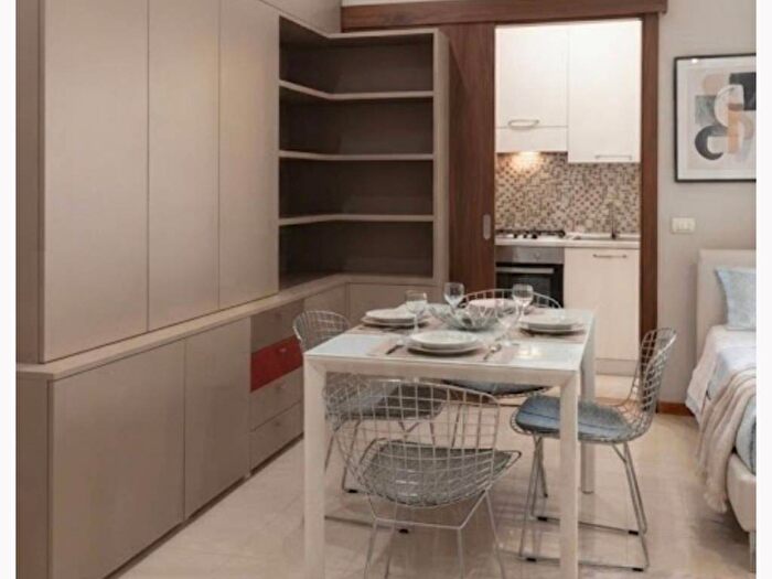 Appartamento monolocale in affitto in Plebisciti Susa, Milano