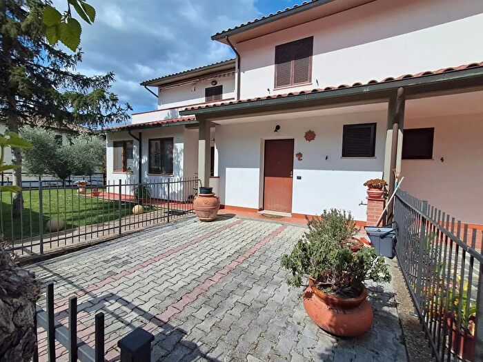 Appartamento quadrilocale in vendita in Via del Saltecchio, Roccastrada