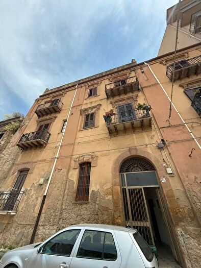 Appartamento con 5 locali in vendita in Corso Umberto I Caltanissetta, Caltanissetta