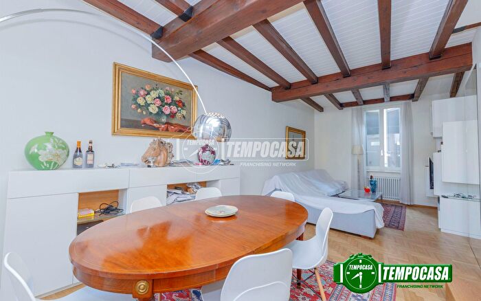 Appartamento trilocale in vendita in Via del Castello, Piacenza