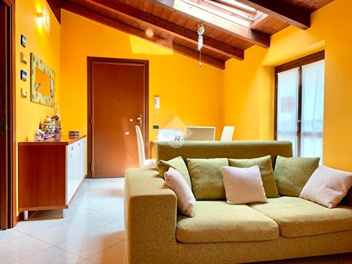 Appartamento trilocale in vendita in Via Milano, Garbagnate Milanese