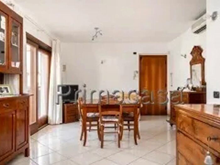 Appartamento con 5 locali in vendita in Via Roma, Lavagno