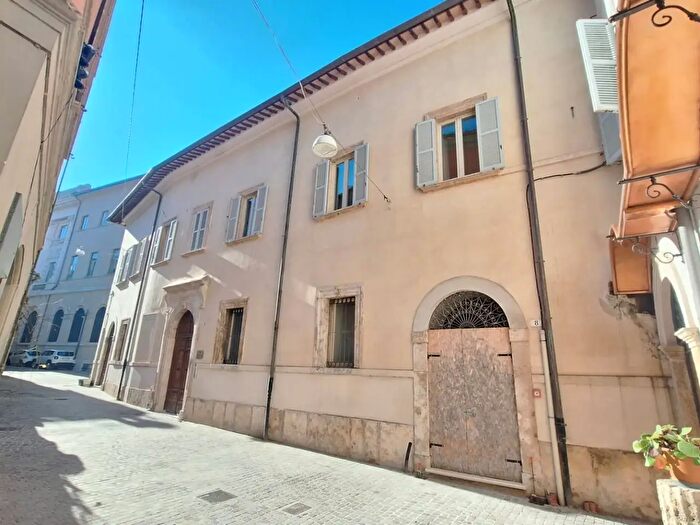 Appartamento con 9 locali in vendita in Marchetti, Rieti