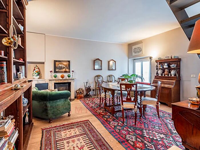 Appartamento quadrilocale in vendita in Via Ceresio, Milano