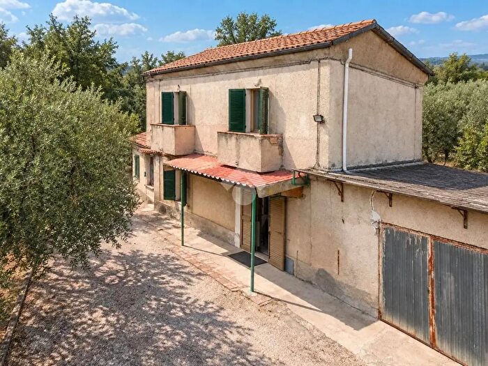 Casa quadrilocale in vendita in Contrada S Donato, Ortona