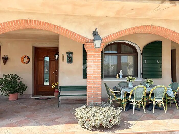 Casa quadrilocale in vendita in Via Giacomo Matteotti, Motteggiana