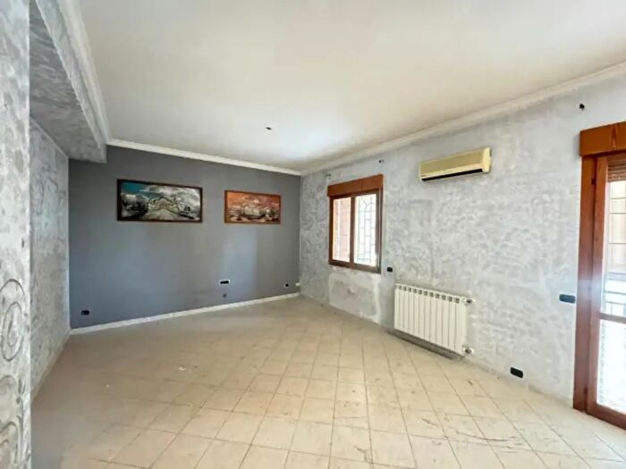 Appartamento trilocale in vendita in Via di Fontana Candida, Roma