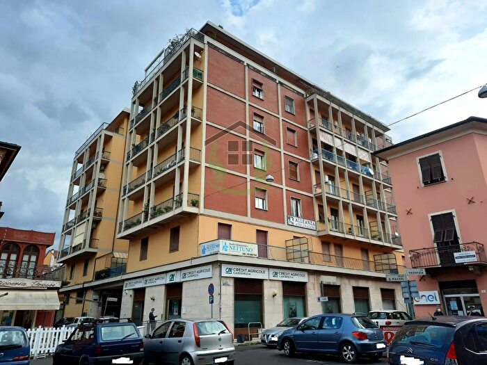 Appartamento quadrilocale in vendita in Piazza Mazzini, Aulla