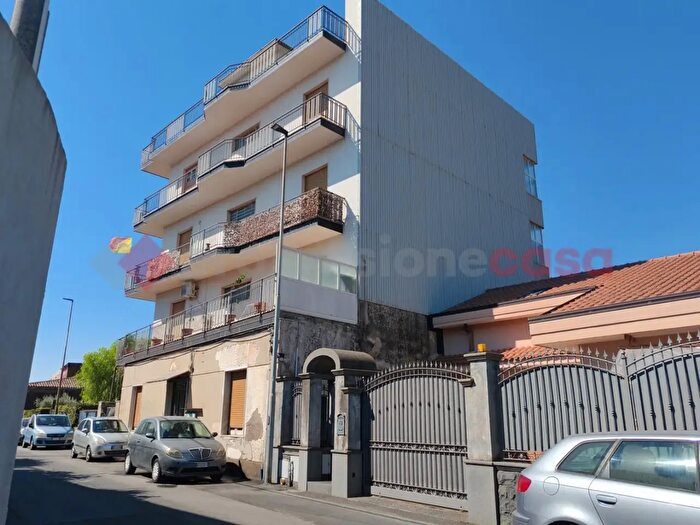 Appartamento con 5 locali in vendita in Via Trappeto, San Giovanni La Punta