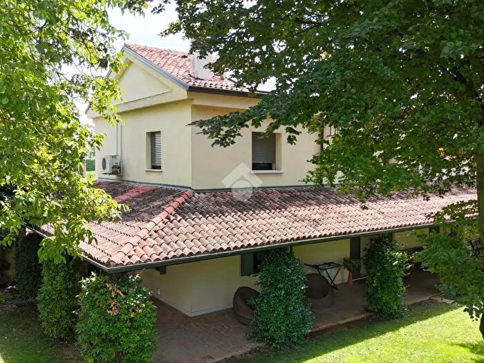 Casa con 5 locali in vendita in Via Bagnolo, Oppeano