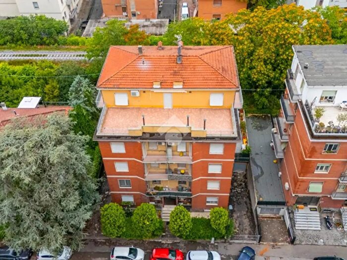 Appartamento trilocale in vendita in Via Edoardo Jenner, Parma