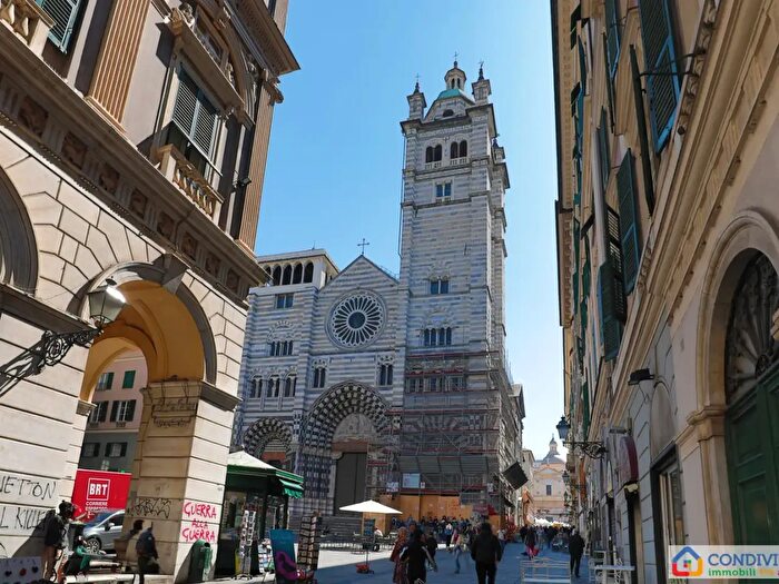 Appartamento con 6 locali in vendita in Via San Lorenzo, Genova