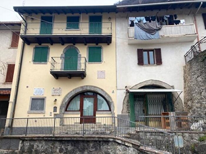 Casa con 6 locali in vendita in Via Papa Giovanni XXIII, Cornalba