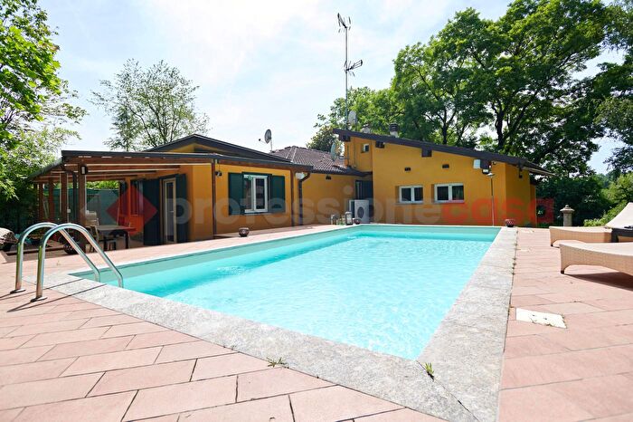 Casa quadrilocale in vendita in Via Cordona, Agrate Conturbia