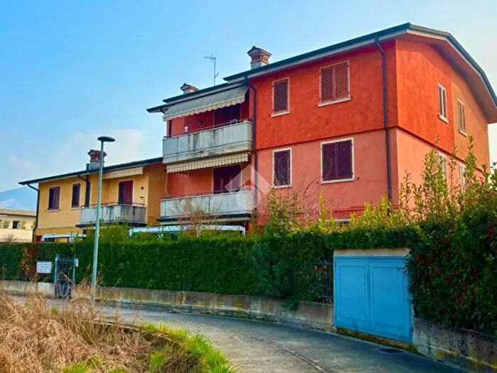 Appartamento trilocale in vendita in Via Falcone, Rezzato