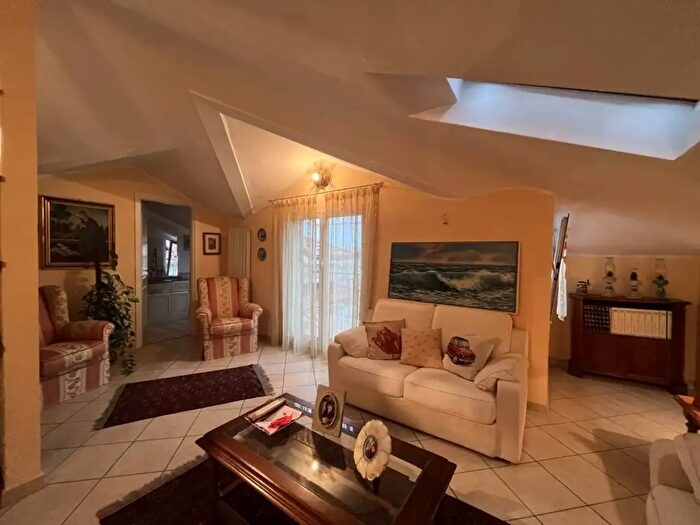 Appartamento con 6 locali in vendita in Via Cesare Battisti, Imperia