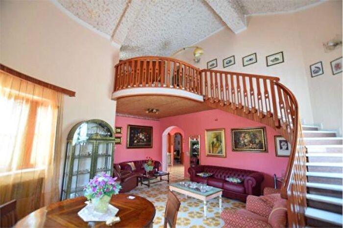 Casa con 6 locali in vendita in Via, Favara