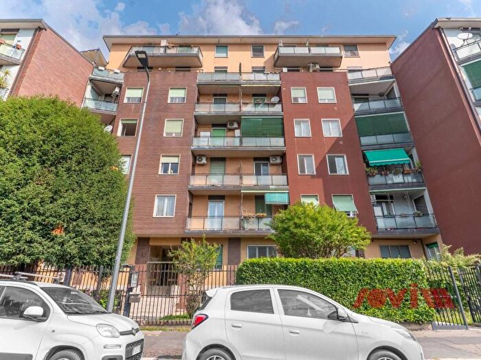 Appartamento trilocale in affitto in Via Vallarsa, Ripamonti Fondazione Prada, Milano