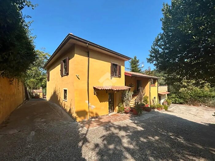 Casa trilocale in vendita in Strada Chiusa, Chieti