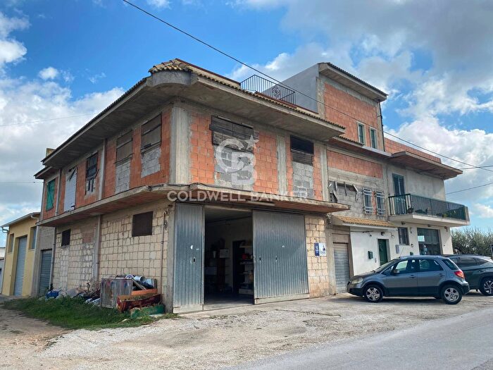 Casa con 6 locali in vendita in Vle Libertà, Rosolini