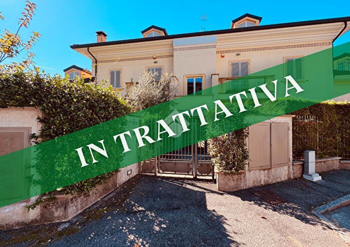 Appartamento trilocale in vendita in Via Michelangelo Buonarroti, Casatenovo