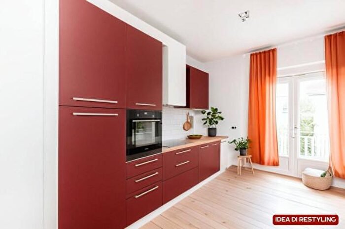 Appartamento trilocale in vendita in Piazza Adriano Centenari, Tradate