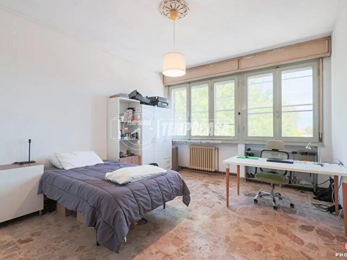 Appartamento con 5 locali in vendita in Piazza Francesco Baracca, Ravenna