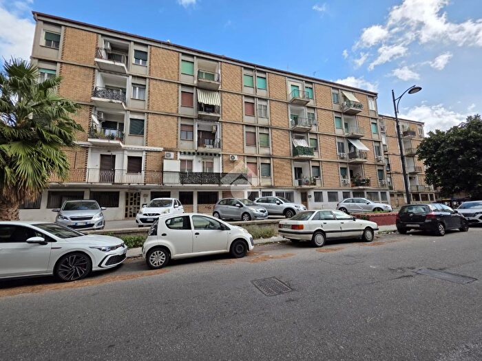 Appartamento trilocale in vendita in Via Sbarre Inferiori Stadio a Monte, Reggio Calabria