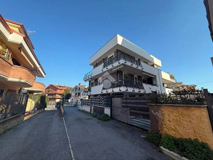 Appartamento trilocale in vendita in Viale dellUnione, Guidonia Montecelio