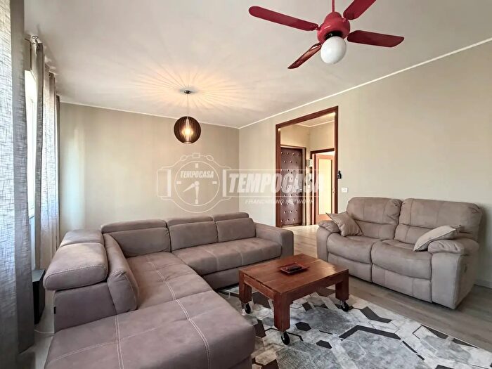 Appartamento trilocale in vendita in Via Carosio Ingegner, Arona