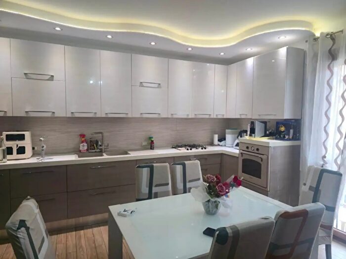 Appartamento con 5 locali in vendita in Via Trento, Viagrande
