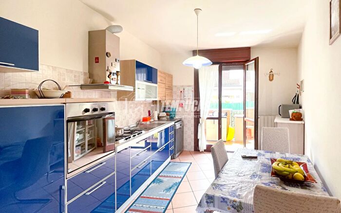 Appartamento trilocale in vendita in Via Cartesio, Zelo Buon Persico