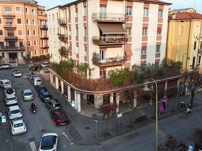 Appartamento quadrilocale in affitto in Via Bezzecca, Borgo Trento, Verona